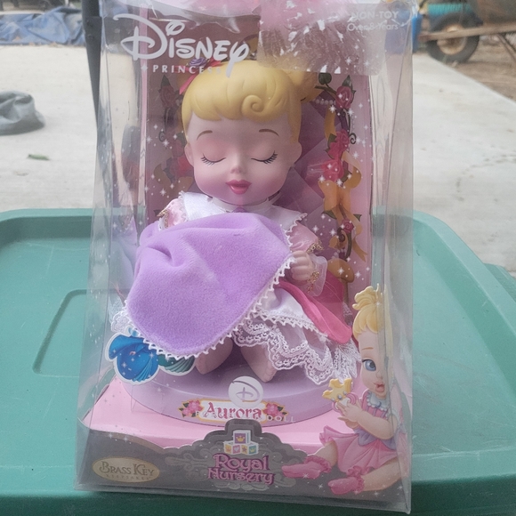 Disney Princess Doll Aurora - Picture 2 of 6